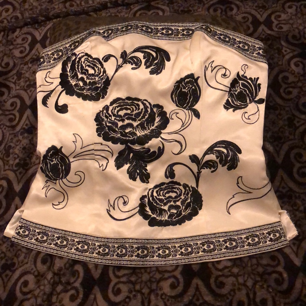 Floral sleeveless blouse